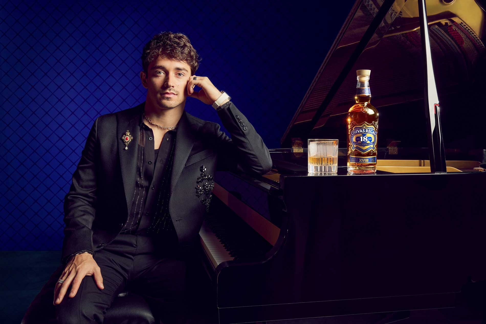 Charles Leclerc e Chivas Regal: una partnership che unisce eleganza, passione e successo