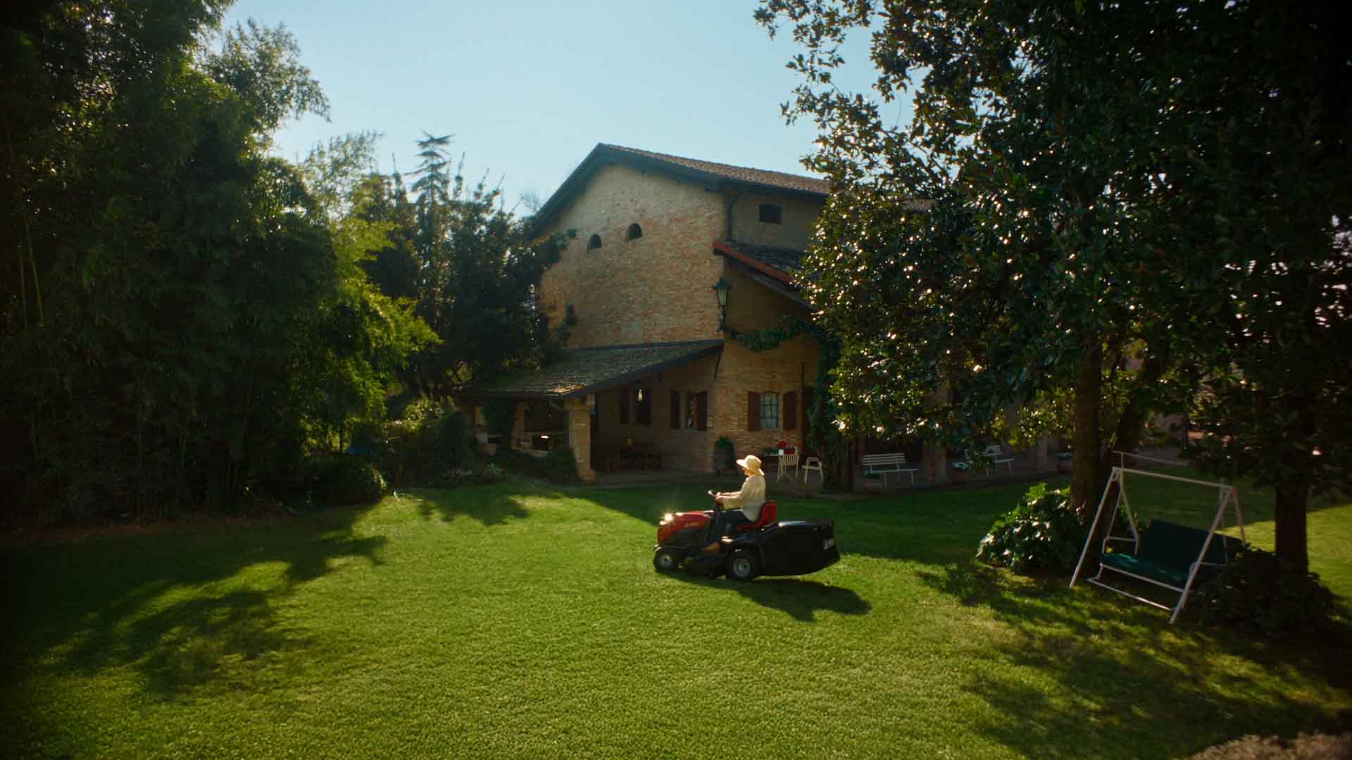 Emak torna in TV con 