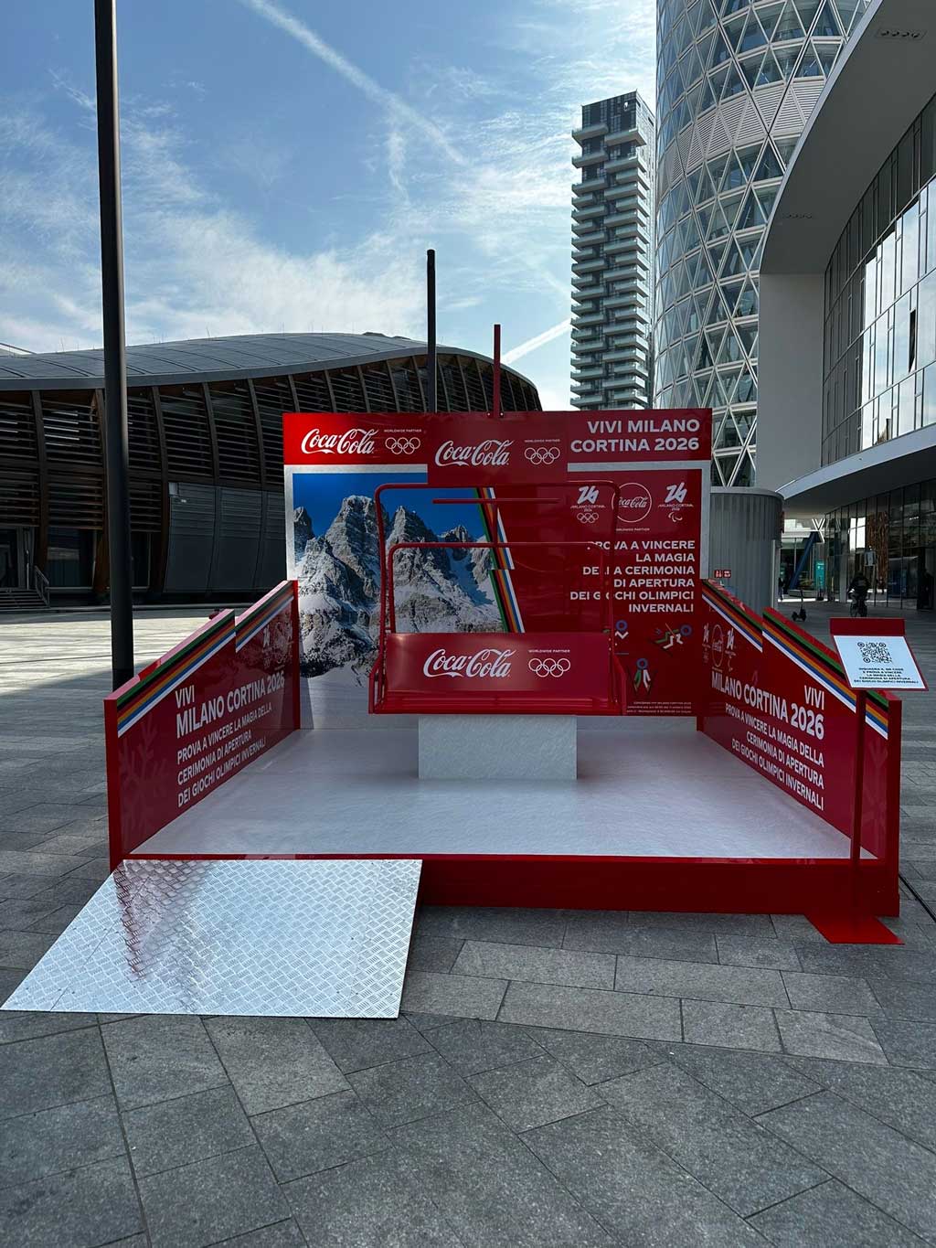 Coca-Cola trasforma Piazza Gae Aulenti: una seggiovia olimpica per vivere Milano Cortina 2026