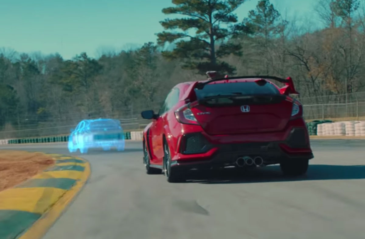 Honda lancia la Civic Type R con una gara in mixed reality
