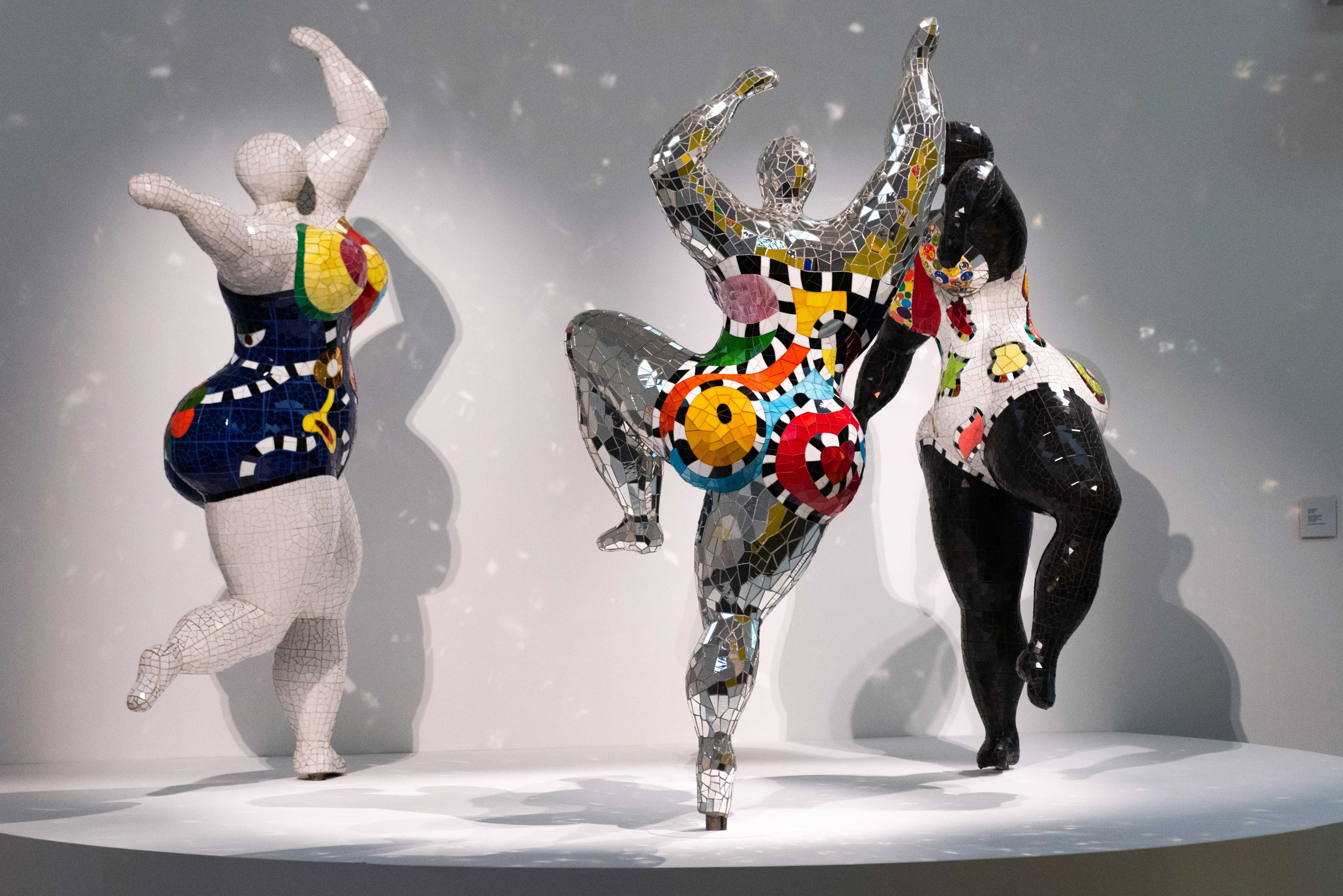 Un mondo rotondo: la retrospettiva di Niki de Saint Phalle al Mudec